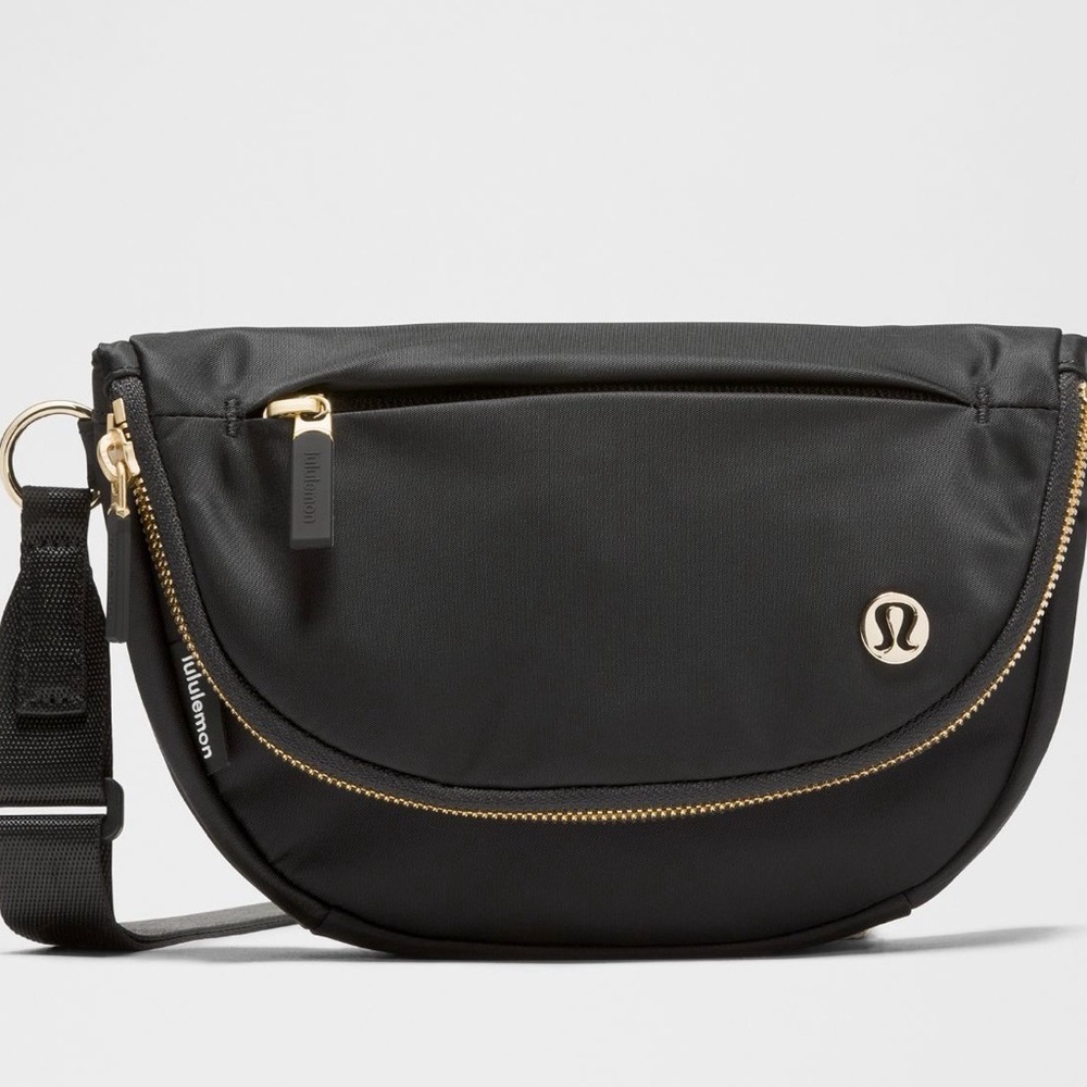 lululemon NWT All Night Festival Bag Black and‎ Gold Crossbody Bag